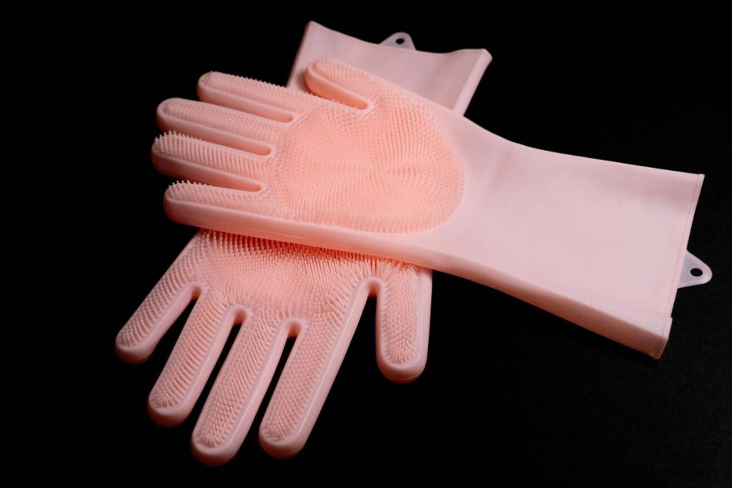 Are Eco Friendly Plastic Gloves a Myth? How Reusable Gloves Actually Save Your Hands (and the Planet)