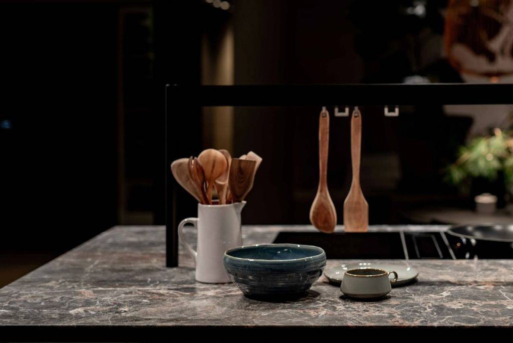 Why Your Tiny Kitchen Deserves Small Heat Resistant Gloves (And How to Pick the Right Reusable Pair)